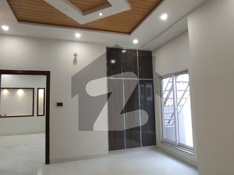 ماڈل سٹی ون کینال روڈ فیصل آباد میں 4 کمروں کا 5 مرلہ مکان 1.52 کروڑ میں برائے فروخت۔