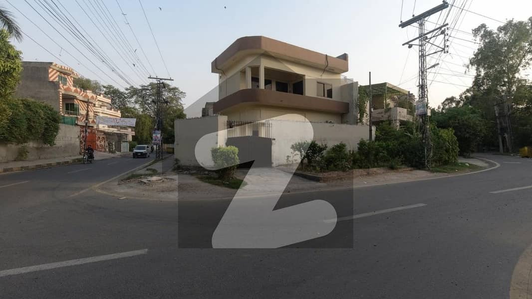 Corner 13.5 Marla House For sale In Beautiful Samanabad - Block N