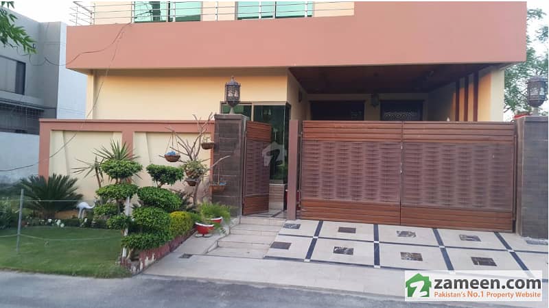 Triple Storey Corner House Is Available For Sale
