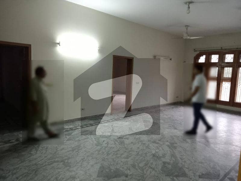 ماڈل ٹاؤن ۔ بلاک کے ماڈل ٹاؤن لاہور میں 4 کمروں کا 11 مرلہ مکان 1.6 لاکھ میں کرایہ پر دستیاب ہے۔