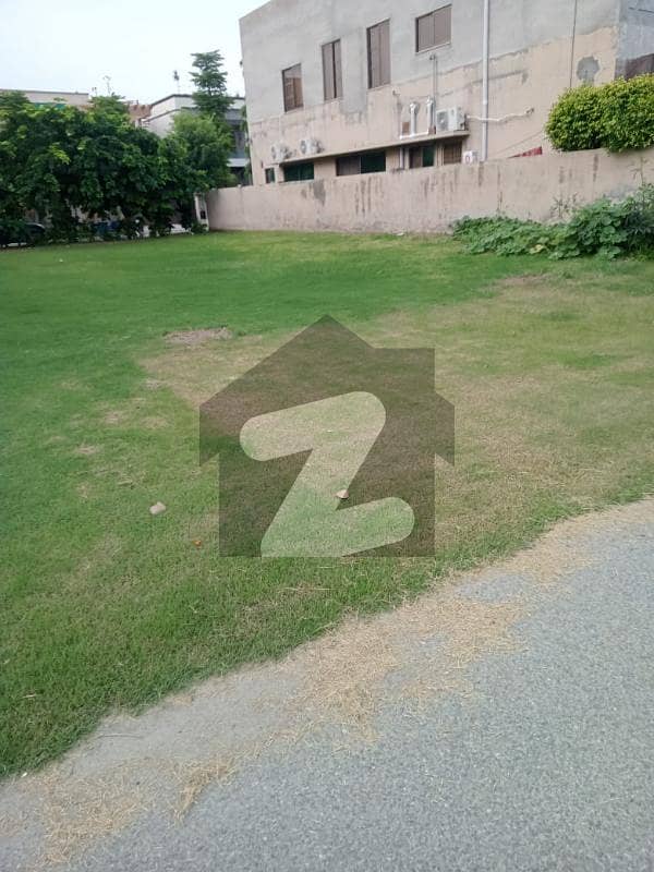 الکبیر ٹاؤن - فیز 1 الکبیر ٹاؤن رائیونڈ روڈ لاہور میں 3 مرلہ پلاٹ فائل 27 لاکھ میں برائے فروخت۔