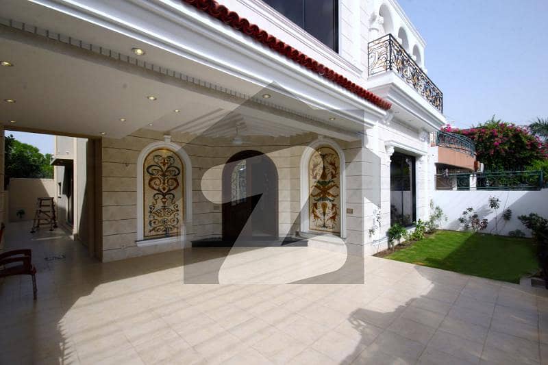 10 Marla Slightly Used Lavish Bungalow For Sale At Ideal Location