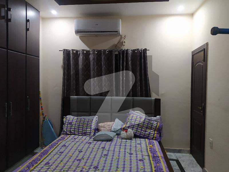 زبیر کالونی فیصل آباد میں 6 کمروں کا 8 مرلہ مکان 2.2 کروڑ میں برائے فروخت۔