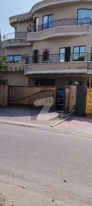1 Kanal 3 Bedrooms Ground Portion Available In Dha 1