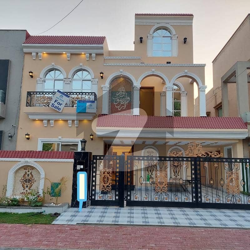 10 Marla Residential House for Sale in Hussain Block Sector C Bahria Town Lahore