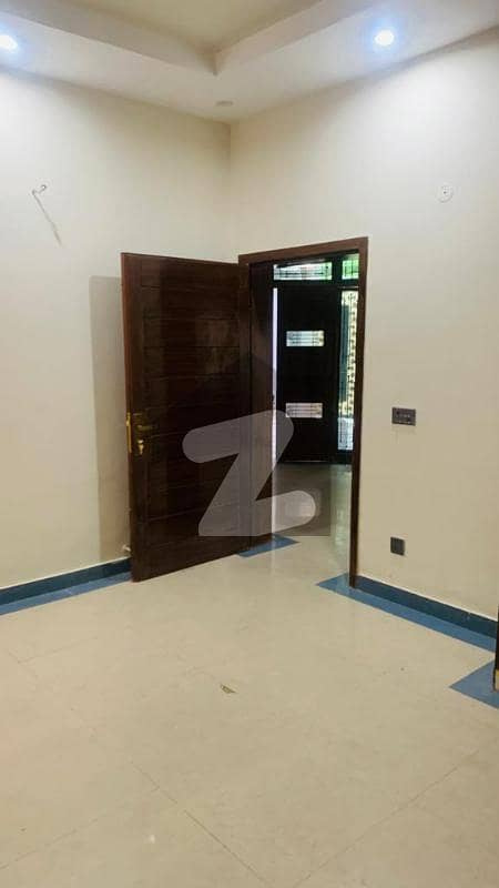 فیصل ٹاؤن ۔ بلاک ڈی فیصل ٹاؤن لاہور میں 5 کمروں کا 8 مرلہ مکان 2.75 کروڑ میں برائے فروخت۔
