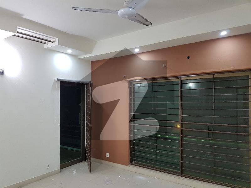 ڈی ایچ اے فیز 3 ڈیفنس (ڈی ایچ اے) لاہور میں 3 کمروں کا 8 مرلہ مکان 1 لاکھ میں کرایہ پر دستیاب ہے۔