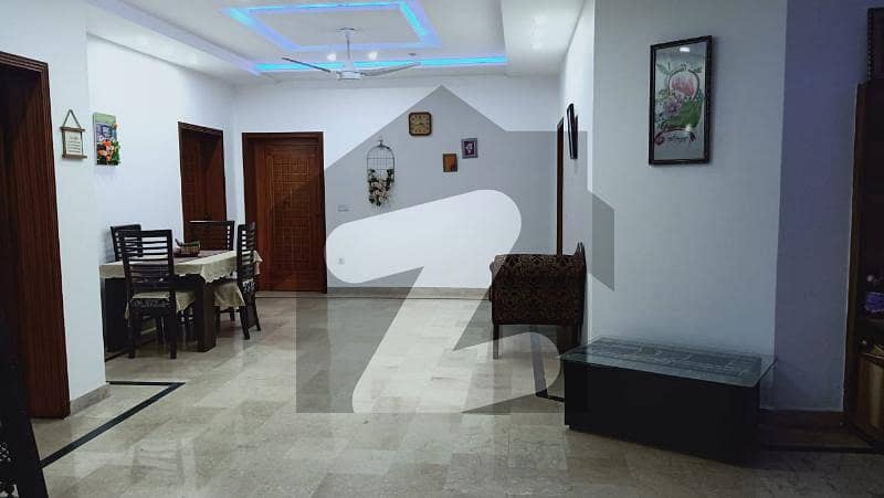 ویلینشیاء ۔ بلاک ای ویلینشیاء ہاؤسنگ سوسائٹی لاہور میں 7 کمروں کا 1 کنال مکان 5.5 کروڑ میں برائے فروخت۔
