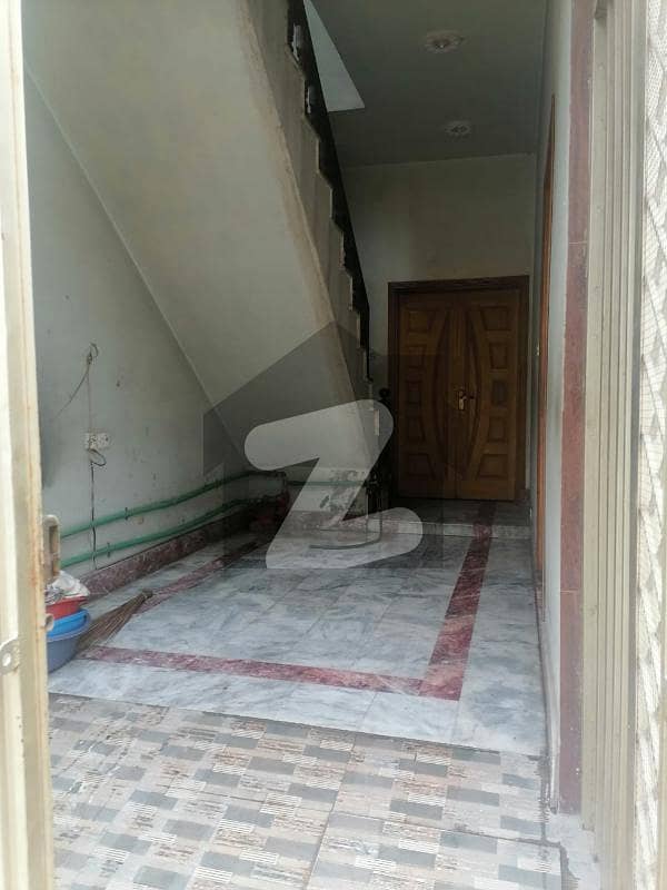 سمن آباد لاہور میں 3 کمروں کا 3 مرلہ مکان 45 ہزار میں کرایہ پر دستیاب ہے۔