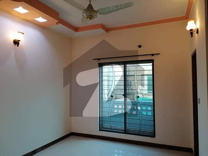 وحدت روڈ لاہور میں 4 کمروں کا 2 مرلہ عمارت 1.5 کروڑ میں برائے فروخت۔