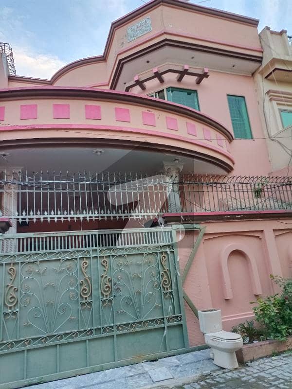 کشمیر روڈ سیالکوٹ میں 5 کمروں کا 6 مرلہ مکان 45 ہزار میں کرایہ پر دستیاب ہے۔