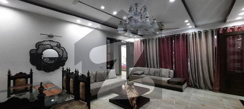 01 Kanal Lavish Bungalow Available For Rent