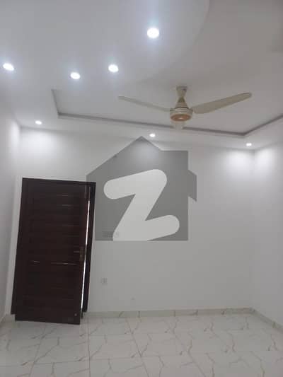 لیک سٹی ۔ سیکٹر ایم ۔ 3اے لیک سٹی رائیونڈ روڈ لاہور میں 6 کمروں کا 1 کنال مکان 6.5 کروڑ میں برائے فروخت۔