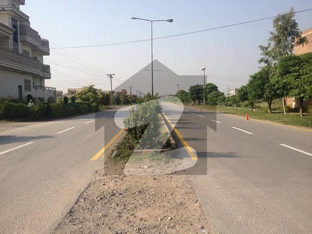 حیات آباد فیز 7 حیات آباد پشاور میں 1 کنال رہائشی پلاٹ 5.6 کروڑ میں برائے فروخت۔