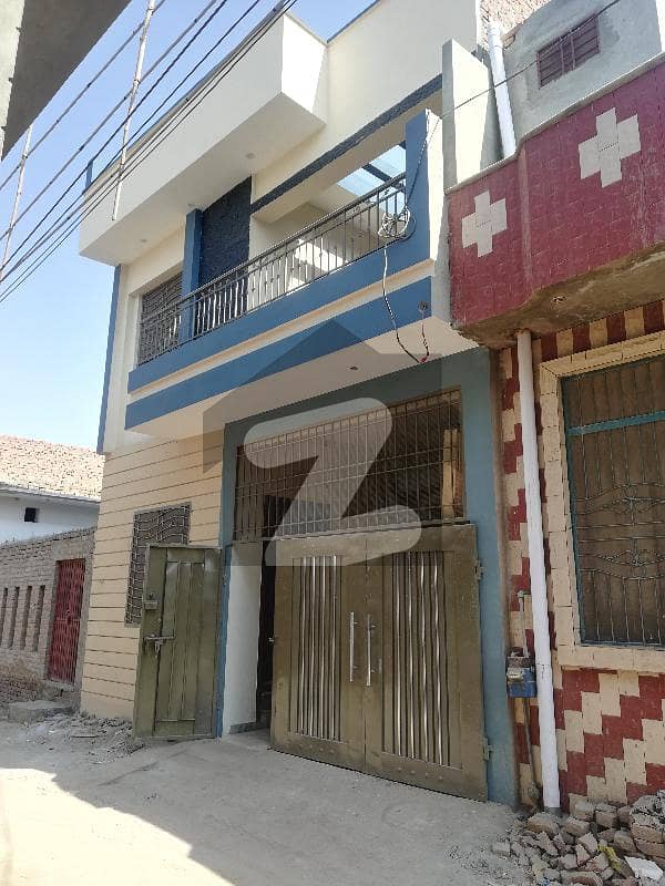 سیوارا چوک ملتان میں 4 کمروں کا 5 مرلہ مکان 20 ہزار میں کرایہ پر دستیاب ہے۔