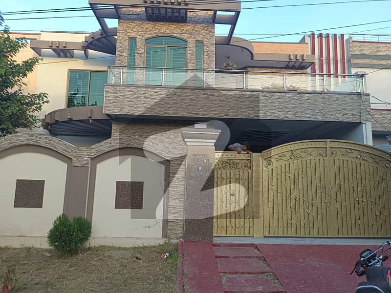 12 Marla House Situated In Khayaban-e-Naveed For rent