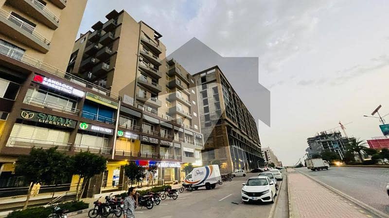 Luxury Mall And Residencia Gulberg 1 Bed Apartment Available For Sale.