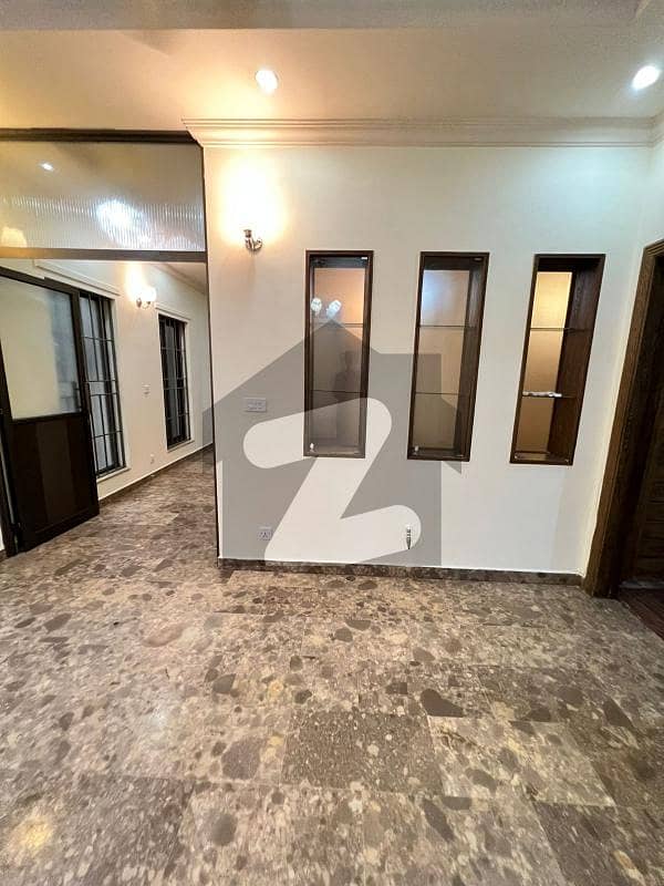 ایف ۔ 10 اسلام آباد میں 5 کمروں کا 1.2 کنال مکان 5.6 لاکھ میں کرایہ پر دستیاب ہے۔
