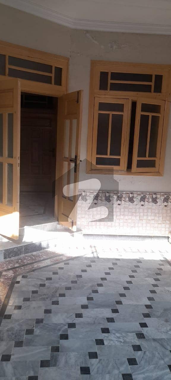 عمر گل روڈ پشاور میں 5 کمروں کا 4 مرلہ مکان 1.1 کروڑ میں برائے فروخت۔