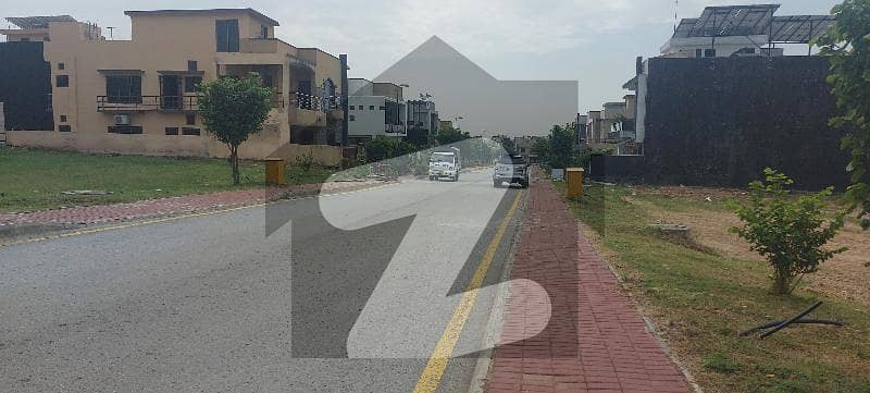 1 kanal boulevard corner plot for sale in bahria town Rawalpindi