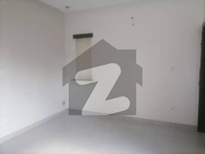 Prime Location 1000 Square Feet Flat In Gulraiz Housing Society Phase 2 For Rent At Good Location