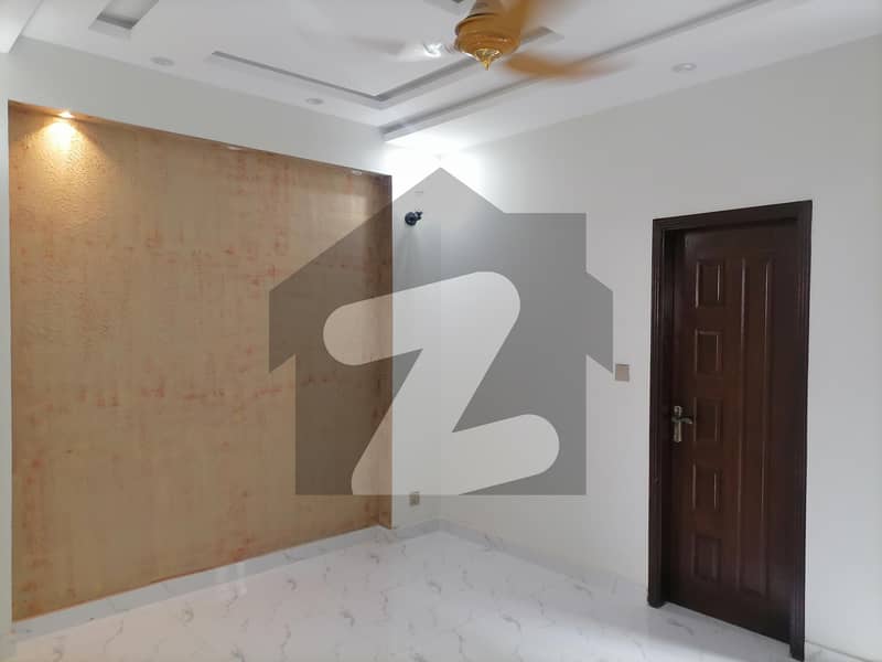 بینکرز کوآپریٹو ہاؤسنگ سوسائٹی لاہور میں 4 کمروں کا 10 مرلہ مکان 2.6 کروڑ میں برائے فروخت۔