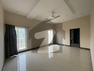 Bhatti  Estate Offer 2 Kanal Upper Portion Available For Rent