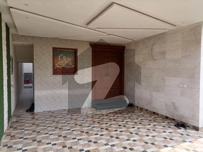 گلفشاں کالونی فیصل آباد میں 4 کمروں کا 7 مرلہ مکان 70 ہزار میں کرایہ پر دستیاب ہے۔