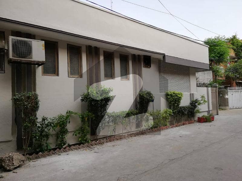 11 Marla Corner Semi Commercial Ideal Location House Is Available For Sale In Model Town Link Road Back Side Of Amanah Mall
