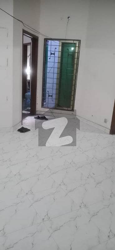 A Beautiful Flat For Boys For Rent Near Ucp And Punjab College For Boys And Bachelors