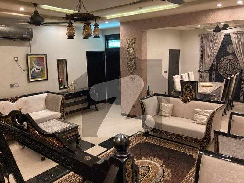 ابدالینزکوآپریٹو ہاؤسنگ سوسائٹی لاہور میں 5 کمروں کا 10 مرلہ مکان 1.35 لاکھ میں کرایہ پر دستیاب ہے۔