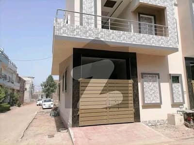 In Khayaban-e-Naveed House Sized 3 Marla For rent