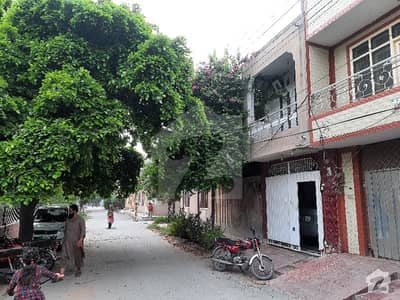 گلستان کالونی نمبر 1 فیصل آباد میں 4 کمروں کا 9 مرلہ مکان 2.5 کروڑ میں برائے فروخت۔