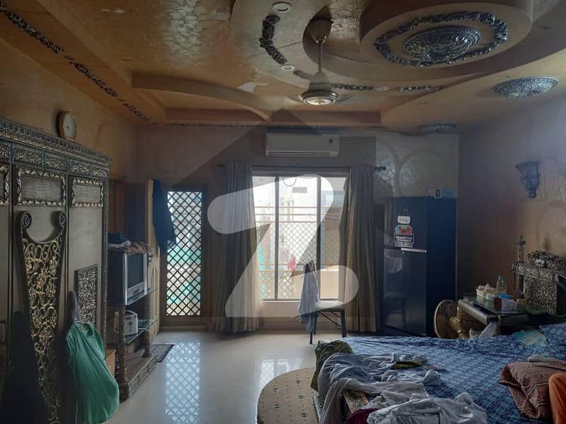 آدم جی نگر گلشنِ اقبال ٹاؤن کراچی میں 5 کمروں کا 16 مرلہ مکان 4.6 کروڑ میں برائے فروخت۔