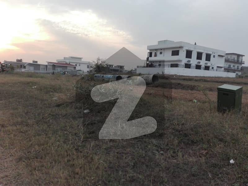 10 Marla Residential Plot In Central PECHS For sale