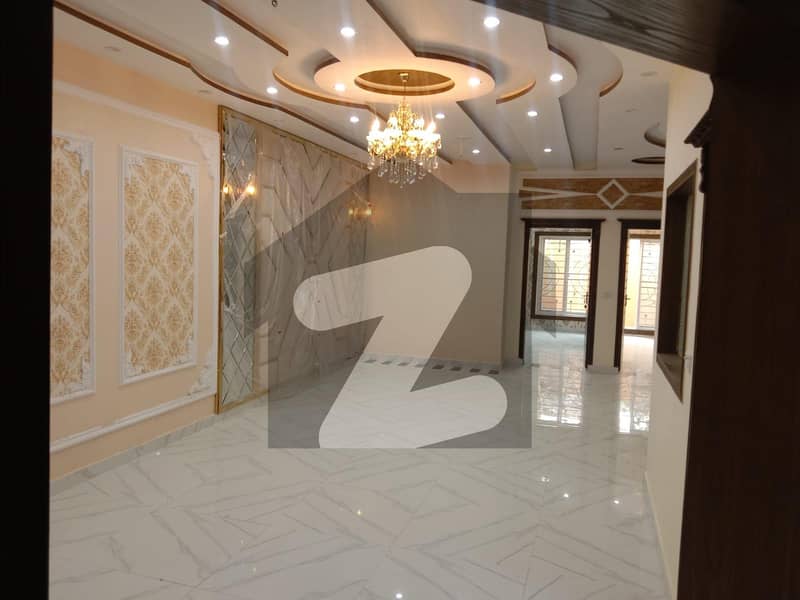 پی جی ای سی ایچ ایس فیز 1 پنجاب گورنمنٹ ایمپلائیز سوسائٹی لاہور میں 5 کمروں کا 1 کنال مکان 5 کروڑ میں برائے فروخت۔ پی جی ای سی ایچ ایس فیز 1 پنجاب گورنمنٹ ایمپلائیز سوسائٹی لاہور میں 5 کمروں کا 1 کنال مکان 5 کروڑ میں برائے فروخت۔