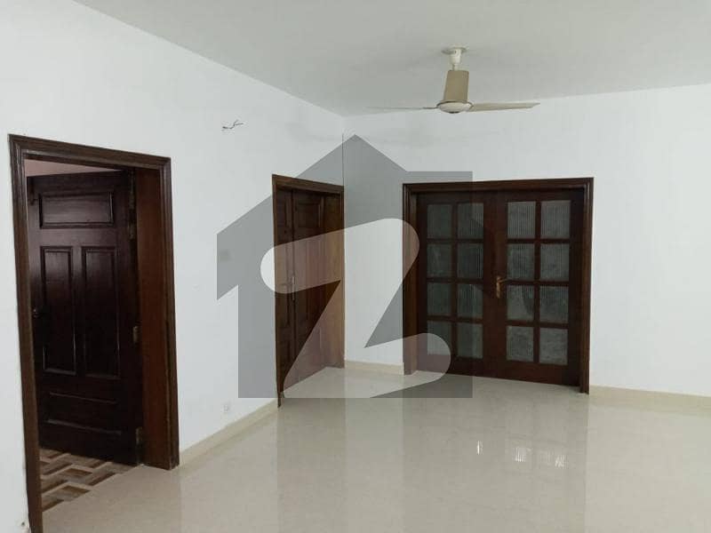 E -11 Islamabad Capital Residence 3 Bedroom Apartment For Rent Prime Location