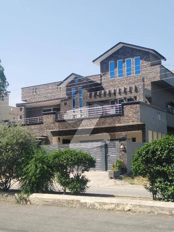 Kanal 4 Beds Neat Clean Upper Portion For Rent In Bostan Valley