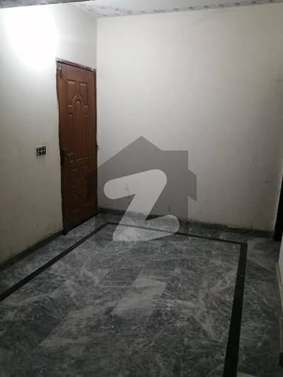 وفاقی کالونی لاہور میں 1 کمرے کا 1 مرلہ کمرہ 6 ہزار میں کرایہ پر دستیاب ہے۔