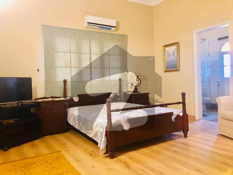 Executive Paying Guest Room For Rent