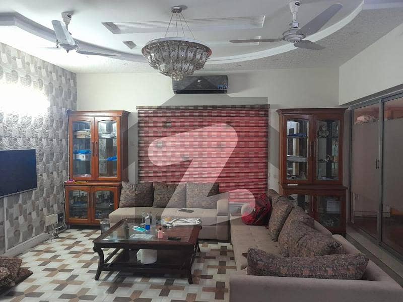 ای ۔ 11 اسلام آباد میں 5 کمروں کا 14 مرلہ مکان 7.5 کروڑ میں برائے فروخت۔