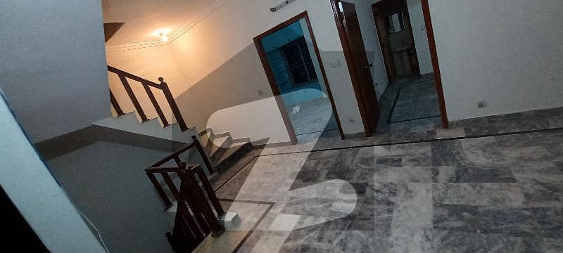 ڈی ایچ اے فیز 4 - بلاک ڈبل اے فیز 4 ڈیفنس (ڈی ایچ اے) لاہور میں 4 کمروں کا 10 مرلہ مکان 3.6 کروڑ میں برائے فروخت۔