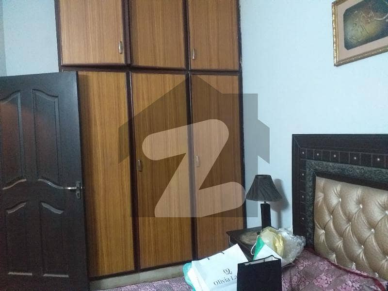 جوہر ٹاؤن لاہور میں 4 کمروں کا 12 مرلہ مکان 1.3 لاکھ میں کرایہ پر دستیاب ہے۔