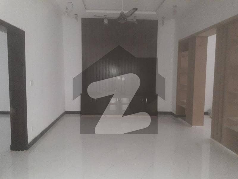 گلبرگ 3 گلبرگ لاہور میں 3 کمروں کا 10 مرلہ مکان 2.5 لاکھ میں کرایہ پر دستیاب ہے۔