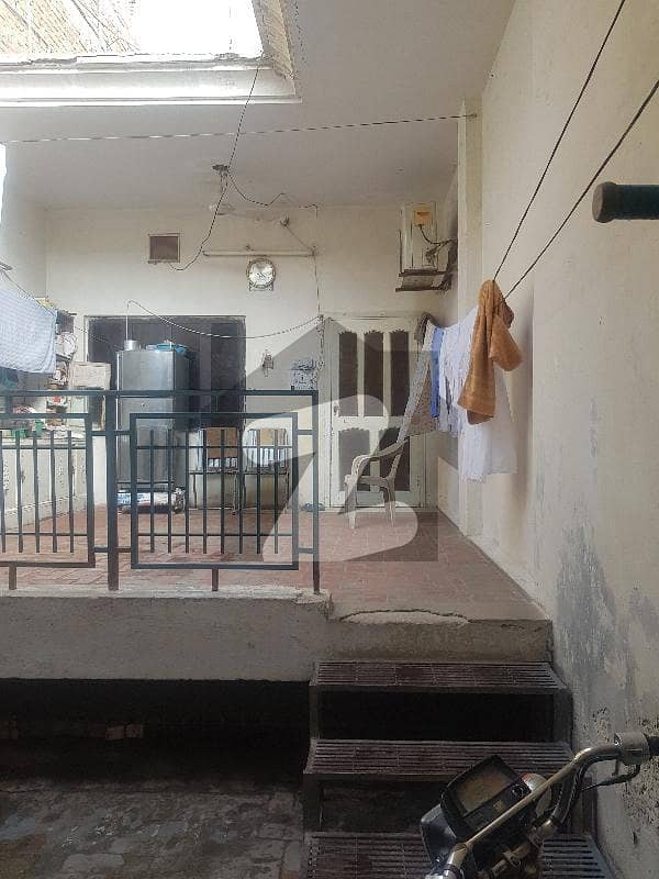 کچہری چوک ملتان میں 2 کمروں کا 3 مرلہ مکان 48 لاکھ میں برائے فروخت۔