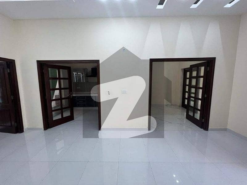 10 Marla Ground Floor Portion In Khayaban Colony