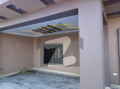 آفیسرز کالونی نمبر ۱ سوساں روڈ فیصل آباد میں 5 کمروں کا 16 مرلہ مکان 1.25 لاکھ میں کرایہ پر دستیاب ہے۔