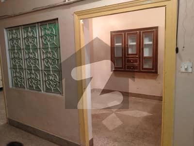علامہ اقبال کالونی راولپنڈی میں 2 کمروں کا 4 مرلہ زیریں پورشن 12 ہزار میں کرایہ پر دستیاب ہے۔