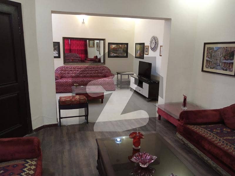 رِنگ روڈ لاہور میں 4 کمروں کا 10 مرلہ مکان 1.65 لاکھ میں کرایہ پر دستیاب ہے۔