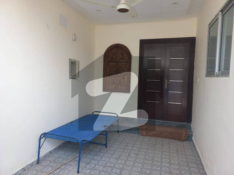 سادات ٹاؤن لاہور میں 3 کمروں کا 4 مرلہ مکان 1.45 کروڑ میں برائے فروخت۔